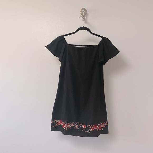 Lucy Paris Off Shoulder Sophisticated Fall Casual Chic Floral Hem Black Dress - Picture 2 of 6
